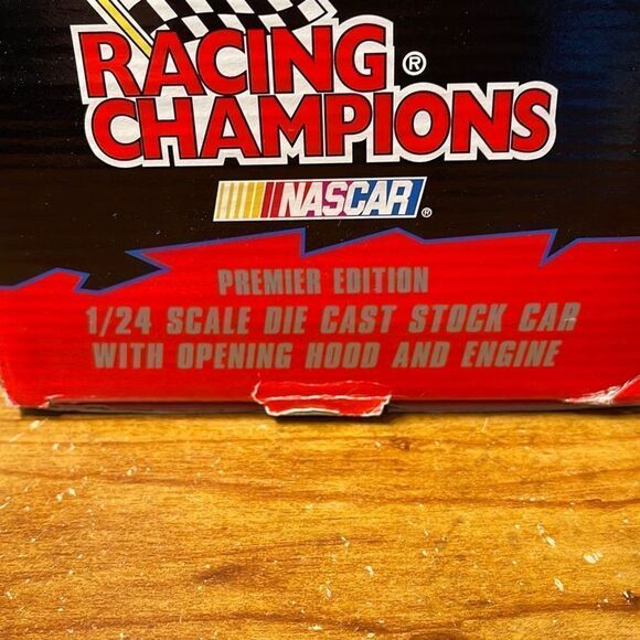 Racing Champions Rick Mast 75 Remington 1997 Thunderbird 1:24 Scale - Picture 5 of 6